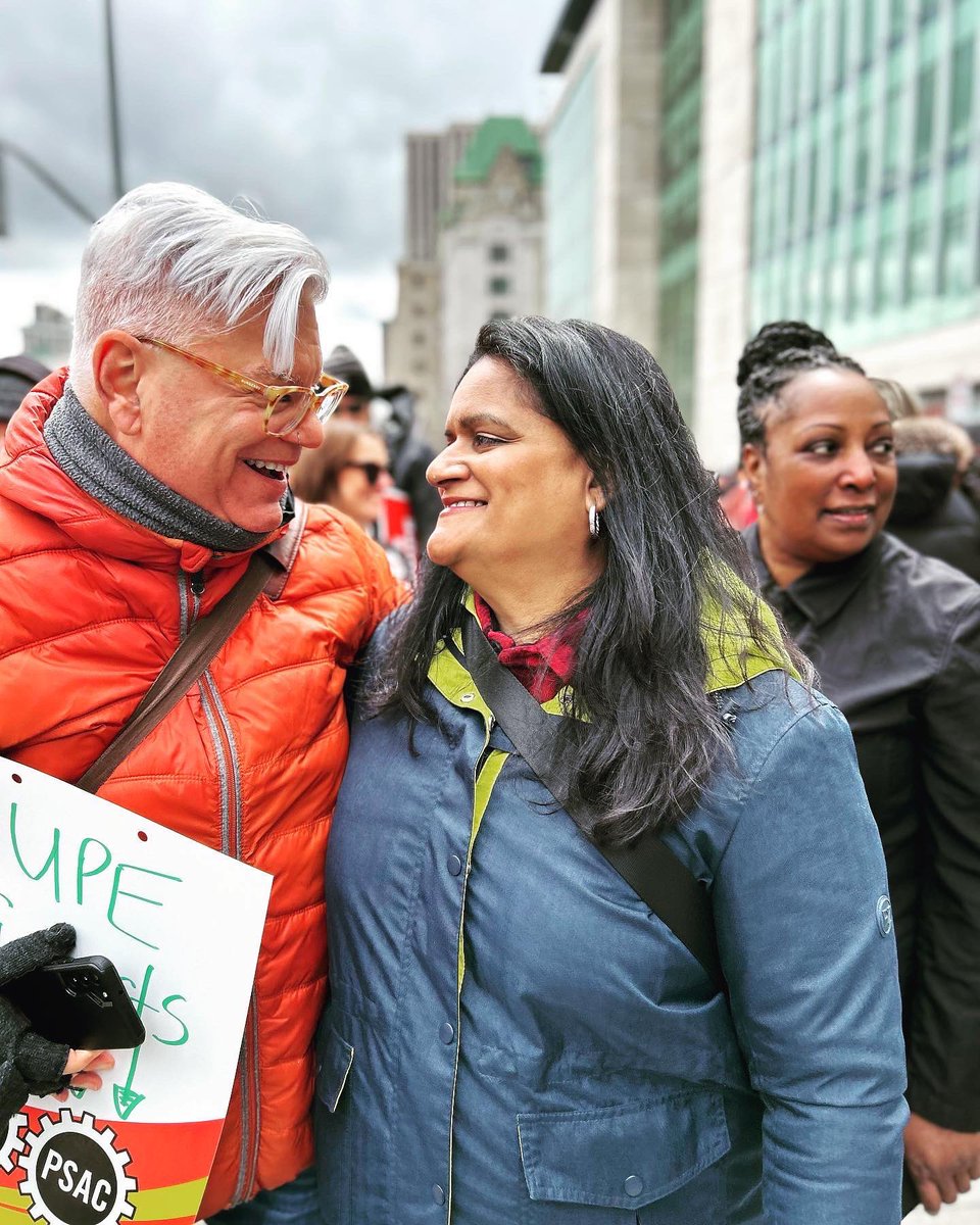 SharonDPSAC's tweet image. We’re ready for a deal. Time for the government to come to the table with a fair offer.
.
Nous sommes prêts pour un contrat juste et équitable. La balle est maintenant dans le camp du gouvernement.
#canlab #syndcan