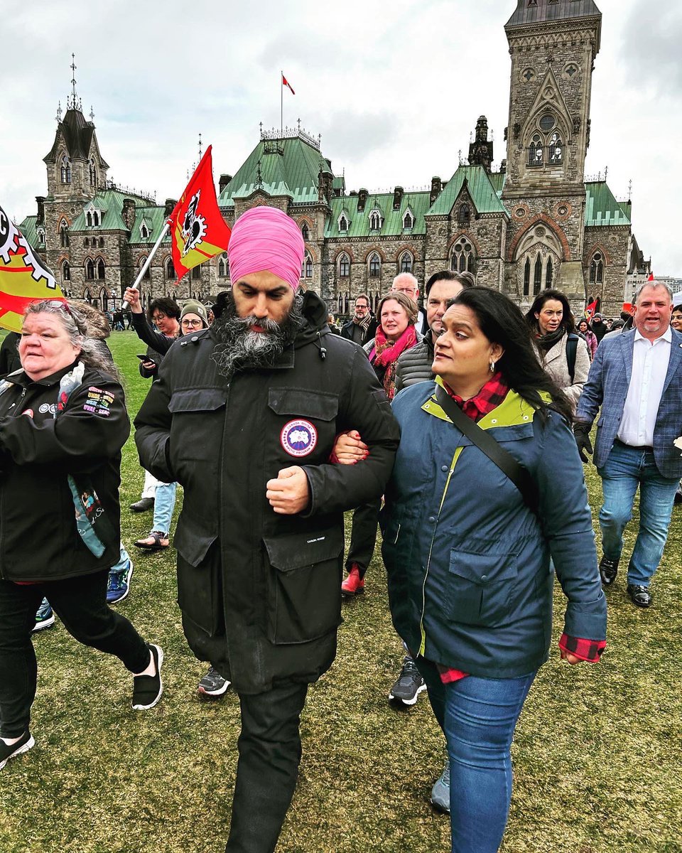 SharonDPSAC's tweet image. We’re ready for a deal. Time for the government to come to the table with a fair offer.
.
Nous sommes prêts pour un contrat juste et équitable. La balle est maintenant dans le camp du gouvernement.
#canlab #syndcan