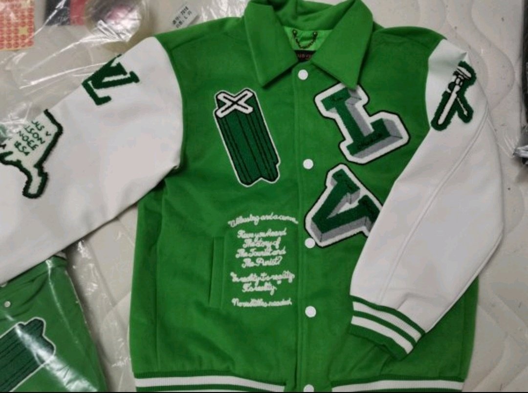 DesignerPlugZA's tweet image. Louis vuitton varsity jackets are back in Stock

Delivery takes 1-3 days nationwide for R100
Cash on delivery available in Sandton 

To make an order send a message on whatsapp 0634193871