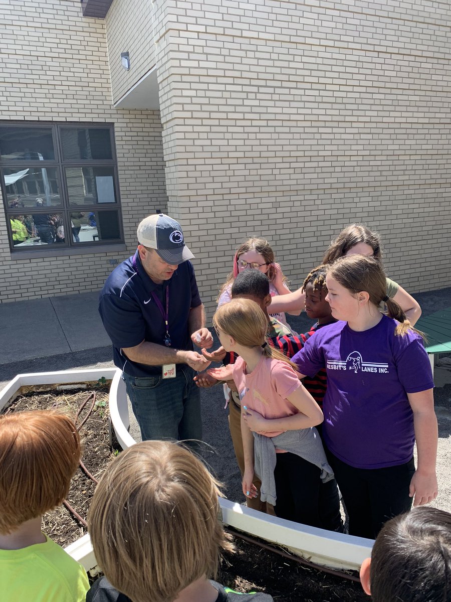 It was garden planting @ O’Block today! <a href="/jrpilyih/">𝕁.ℝ. ℙ𝕚𝕝𝕪𝕚𝕙</a> &amp; Mr. Hartnett guided our students through step one of learning how to practice a sustainable lifestyle