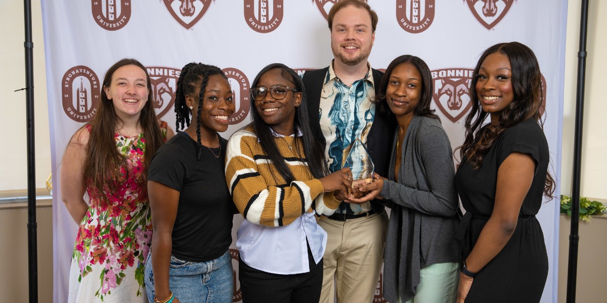 StBonaventure's tweet image. Congratulations to the students, staff, faculty and organizations who were recognized with 2023 Fr. Joe Doino, O.F.M., and Student Life Awards today! You are such an important part of our community!

📰 fal.cn/3xy47
📷 fal.cn/3xy46
