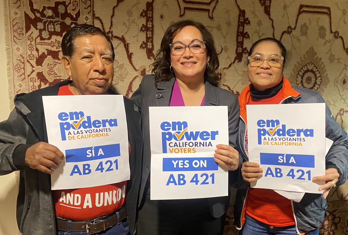 veronicalucha's tweet photo. Thank you ⁦@ib2_real⁩ for your leadership on #AB 421 to stop Corporations from using our Referendum Process to overturn progressive policies that help fast food workers like Jose and Romualda who came out in support of the bill. #EmpowerCaliforniaVoters https://t.co/g9TWZhImQ4