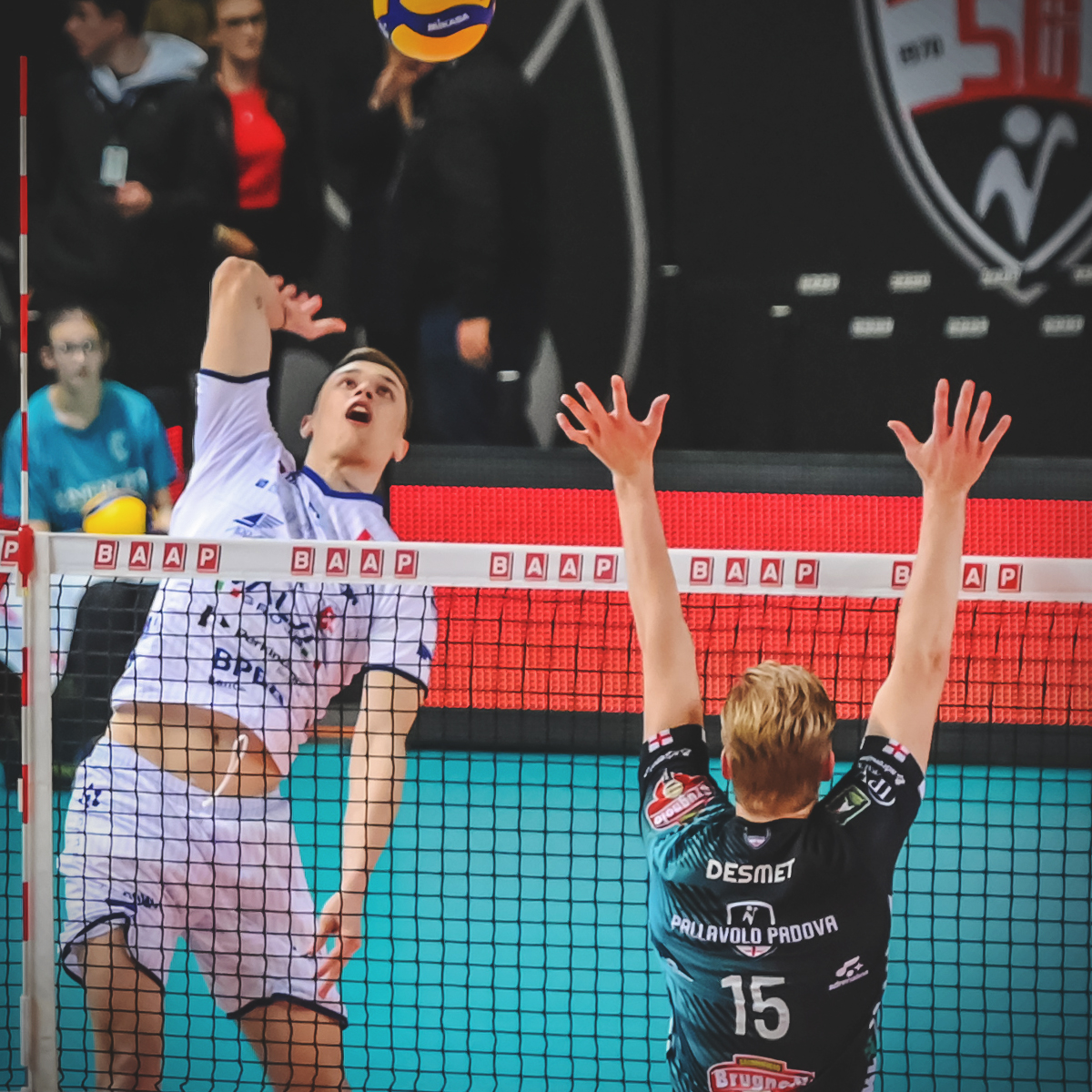 modenavolley's tweet photo. Another bitter tie break for the guys โ
#modenavolley #noisiamolasquadra #PadovaModena https://t.co/BkKG4Q1QW7