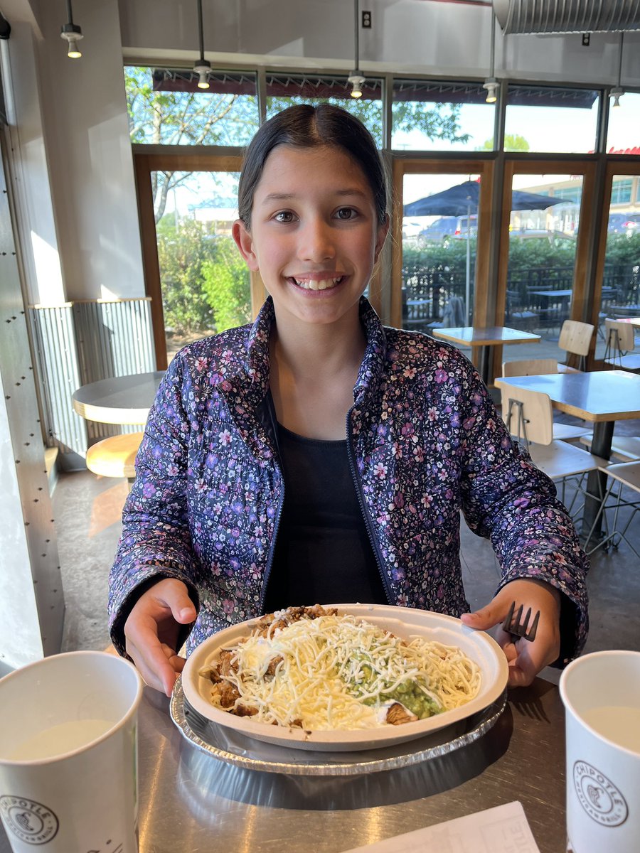 rc001i's tweet photo. Chipotle for the early dinner. FHES dinning out @FreedomHillES @freedomhillpta  #FHHighlights https://t.co/fis7UcnOb1
