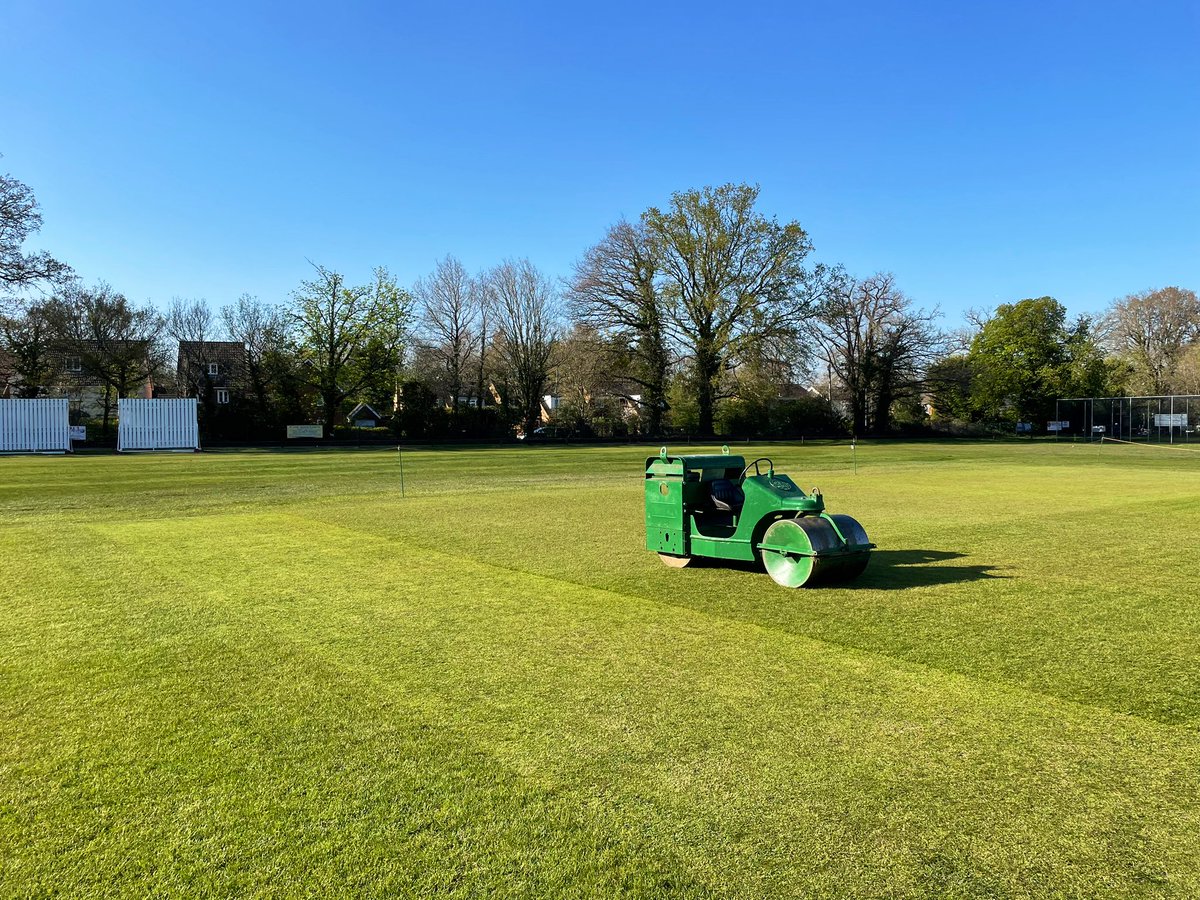 EandBCC's tweet image. The first pitch of the season 🔥👌

#BatFirst #BowlFirst #UpTheBears🐻