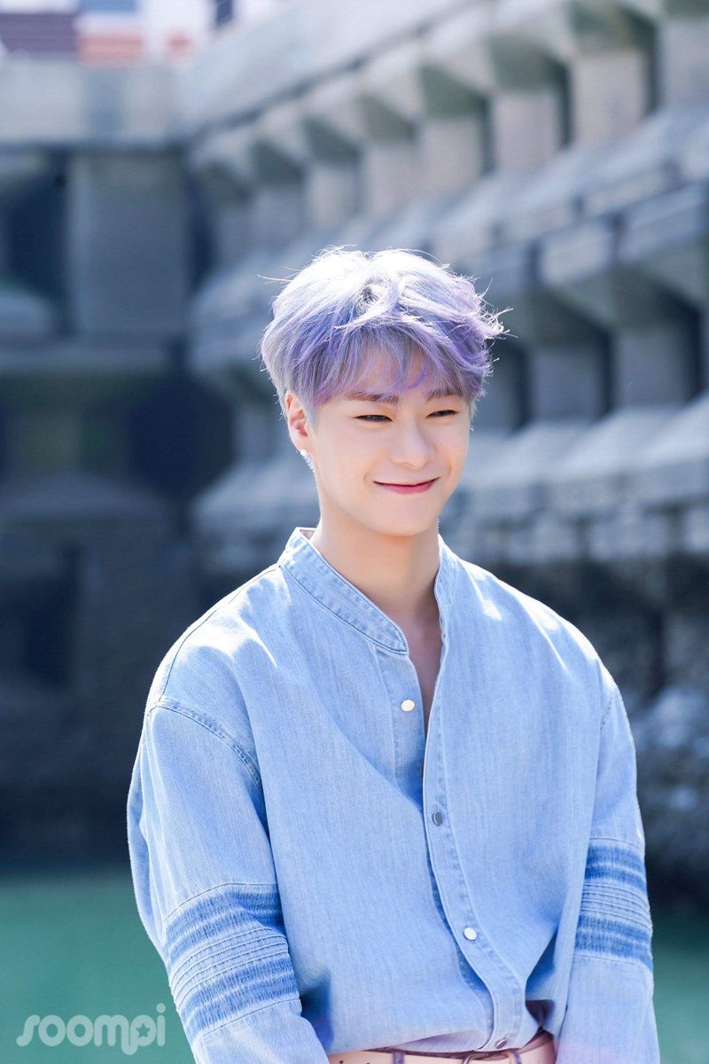 CastroMahli's tweet photo. Aún sigo en shock, no puedo creerlo. Descansa en paz, Moonbin, mi luna, mi bias hermoso🖤😭 https://t.co/ZM4Mlr1M3W