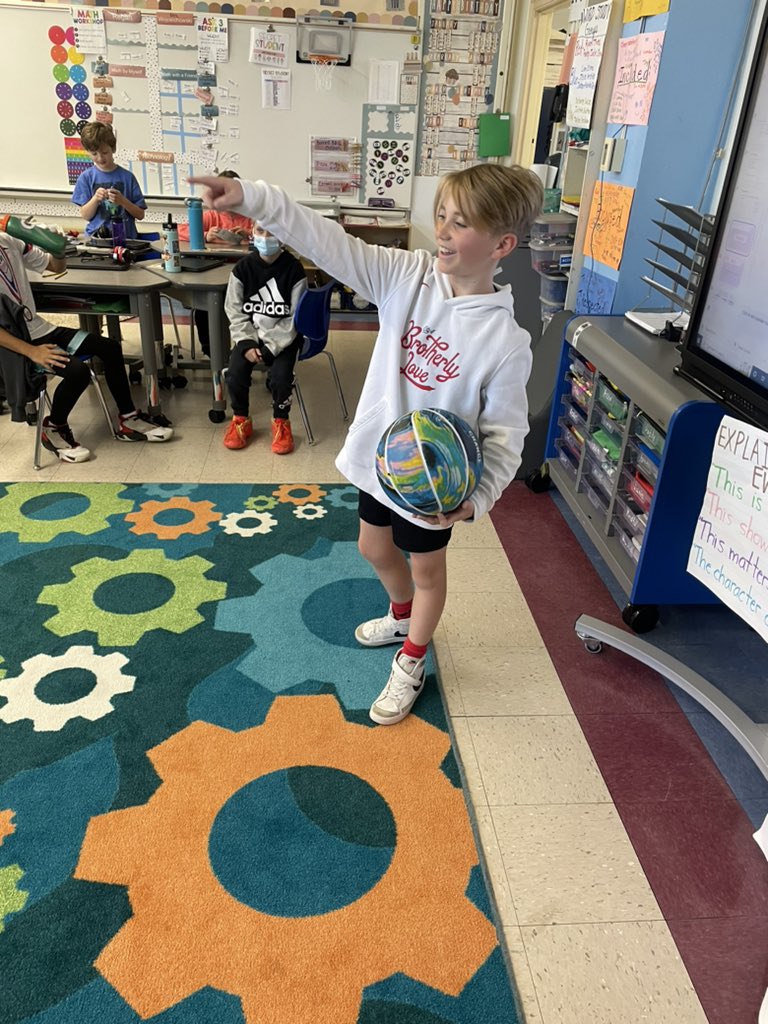 MissRegan3R's tweet photo. We had so much fun with our show and tell today! @CentralES1 https://t.co/4u5CgNKs4u