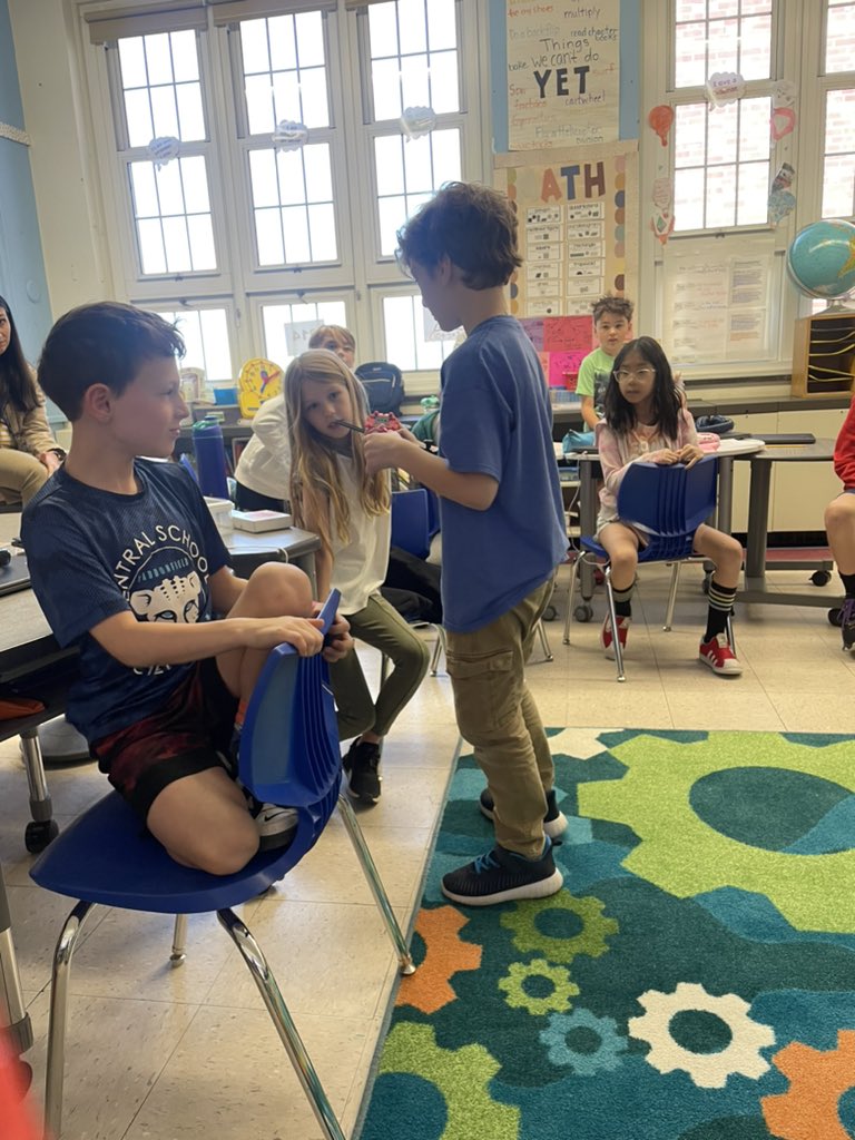 MissRegan3R's tweet photo. We had so much fun with our show and tell today! @CentralES1 https://t.co/4u5CgNKs4u