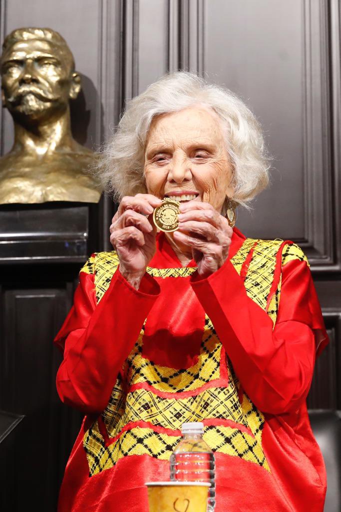 rocionahle's tweet photo. Extiendo una felicitación a la querida y admirada @Eponiatowska por el merecido reconocimiento que le hace el @senadomexicano al otorgarle la medalla “ Belisario Domínguez”

Toda la vida de Elenita está marcada por su humanismo y amor a México. https://t.co/CmPq4TDdjP