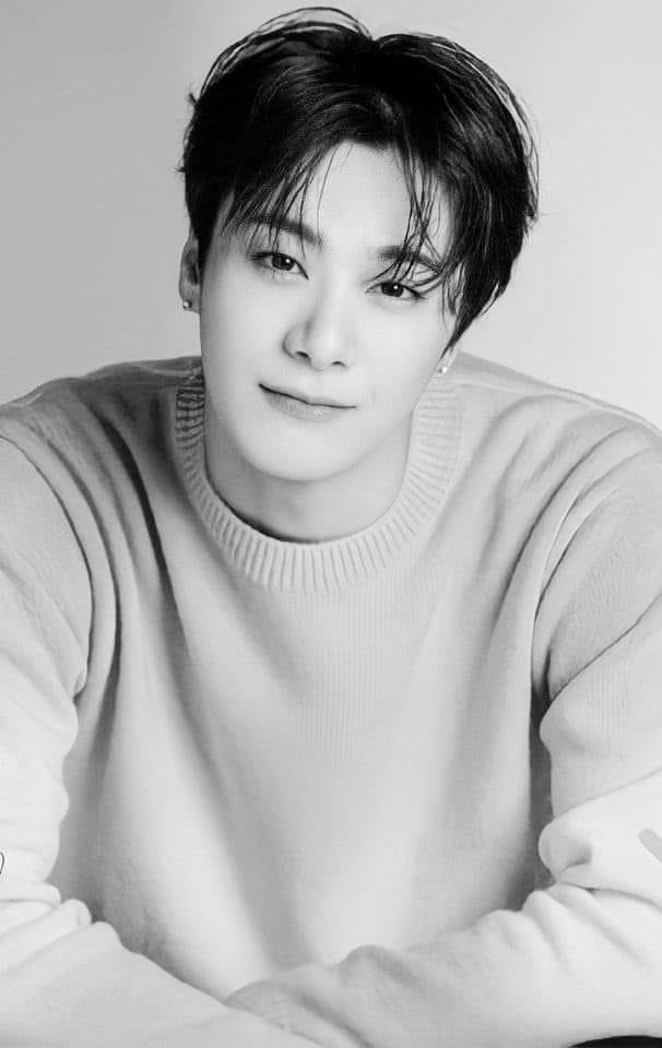 Es lamentable la pérdida de moonbin, mis condolencias a los familiares, amigos y un abrazo enorme al fandom, les deseo pronta resigansion y moonbin siempre prevalecerá entre ustedes a través de sus recuerdos y su música. #moonbin #QEPD