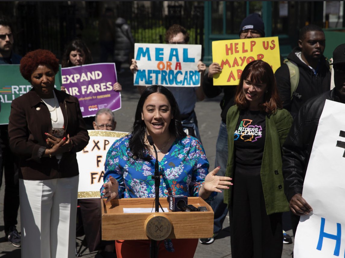 CMBrooksPowers's tweet photo. When we move our City forward, we must center equity as we address #TransportationAndInfrastructure. Today, I joined my colleagues, @RidersAlliance @CSSNYorg to call on the Administration to #ExpandFairFares in this budget to expand access to low-income New Yorkers. https://t.co/uLG4fHu7wk