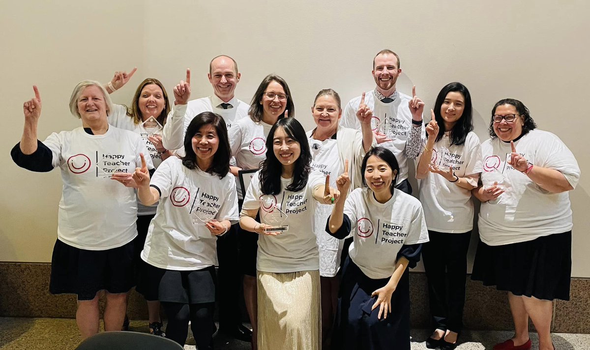 Happy Teacher Project team won the prestigious best research team award (the Award for Excellence in Transdisciplinary and Convergent Research) from the Office of Vice President of Research and Partnership! It is such an honor!