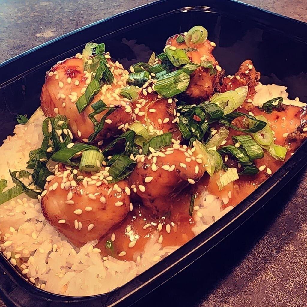 MagicBrewing's tweet photo. @cultkitchenakron has a couple gnarly special lined up:
.
Wednesday: orange chicken with a sauce made from out orange seltzer FLEECE IT OUT
.
Thursday: CHIMICHURRI STEAK SANDWICH!!!
.
#mcbcisacult https://t.co/zDkEYFREmM https://t.co/7juuJGoN47