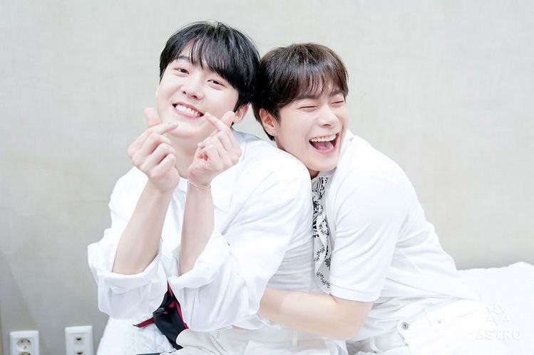 dazedastro's tweet photo. moonbin and sanha have been inseparable these past 3 years bc of their unit. i can’t imagine the pain he must be feeling right now. https://t.co/2UpsXabrpM