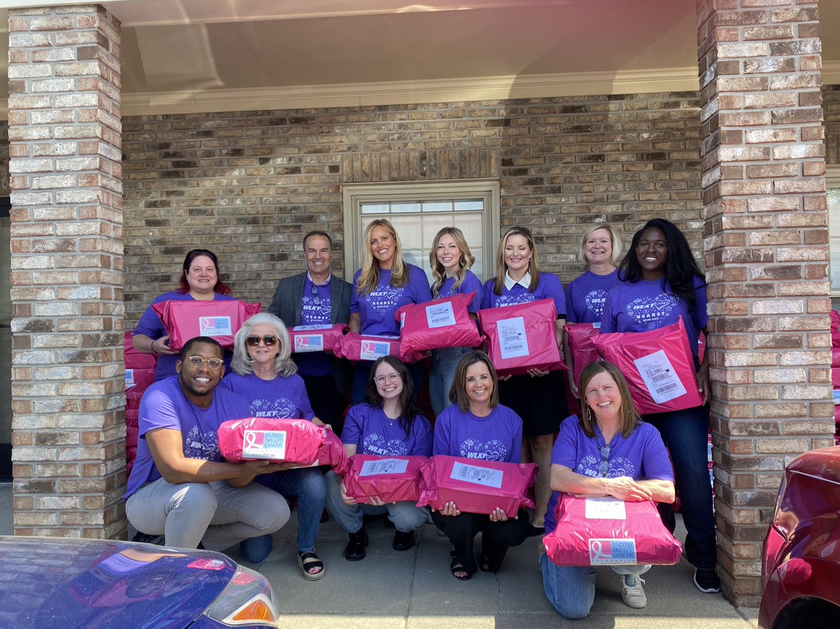 WLKYDebbie's tweet photo. So proud of the WLKY Family that assembled 750 Boxes of Hope at Twisted Pink for breast cancer patients #wlkycares #giveaday #NationalVolunteerWeek https://t.co/HKxn40OOnE