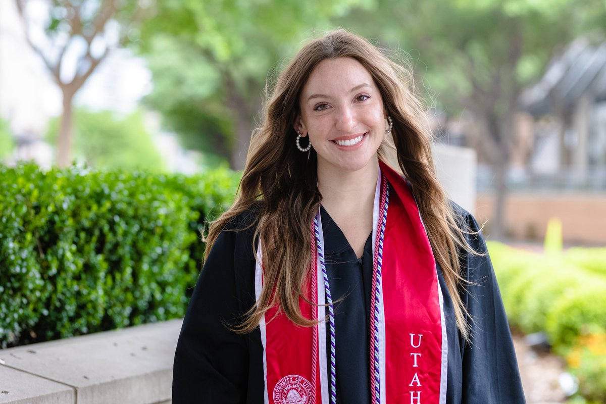 This year's General Commencement student speaker is Chloe Carr. #UtahGrad23 🎓

Carr completed her degree in 2.5 years, was a <a href="/UBusiness/">Eccles School</a> scholar, Pi Beta Phi member, and director of media for <a href="/HerCampusUtah/">Her Campus Utah</a>, among other extracurricular activities.

📰 attheu.utah.edu/facultystaff/s…