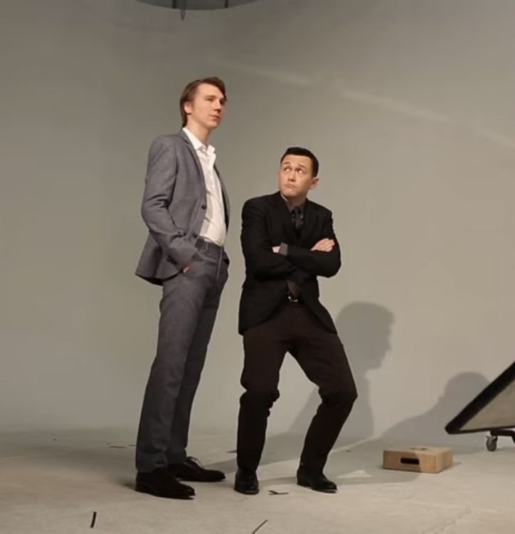 Dan0nat0r's tweet photo. I always forget Paul Dano is tall till I see this pic 🫢🫢🫢 https://t.co/3utbuqpgB6