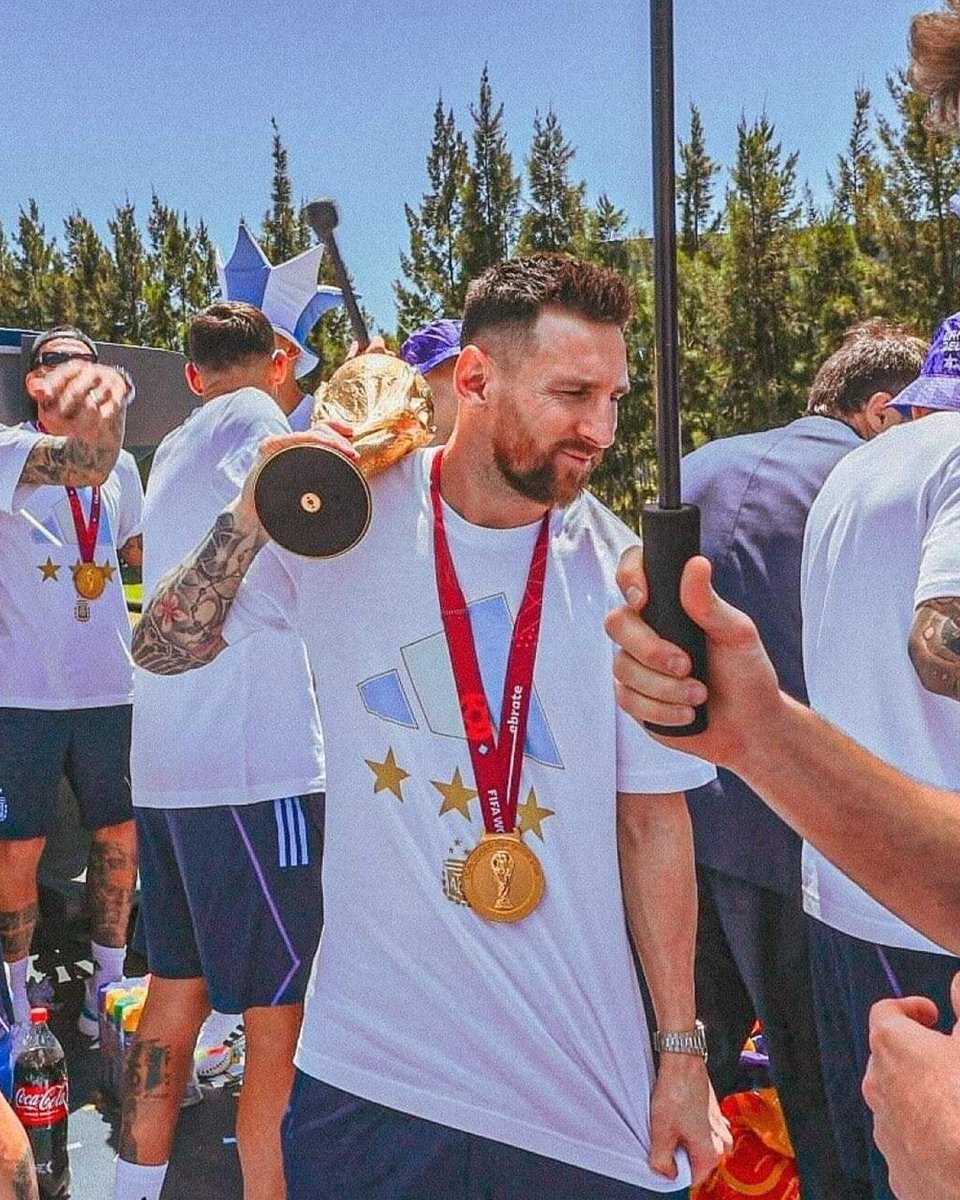 EmmaBZK10's tweet photo. @lerenardeur @buzz_clic_fcb @Rassim__ @onkawaki @ImmigreParisien Pourquoi la FIFA l'a laissé perdre la CDM 2014 puisqu'il est avantagé🧐 https://t.co/00yCl83ZuH
