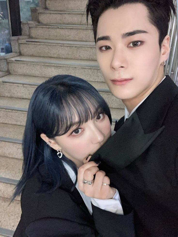 Fernnyx_'s tweet photo. Lo de moonbin es otro ejemplo de lo mal que esta la industria en hate y valores eticos aun que los fandoms digan que a sus idols no les afecta estas son las consecuencias, dejo amigos, familia a Moon sua eran unidos, esto es una reflexion de lo mal que esta todo. 

#아스트로 https://t.co/8YpGlOk558