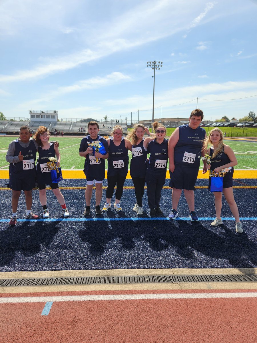 MsScarcelli1206's tweet photo. What a beautiful day for a Unified Track Meet and to celebrate our wonderful seniors❤️🏃‍♀️🏃‍♂️
Thank you to everyone who helped make this day so awesome! 
@SunValleyTF23
@svvanguards https://t.co/itPpJB4QtJ