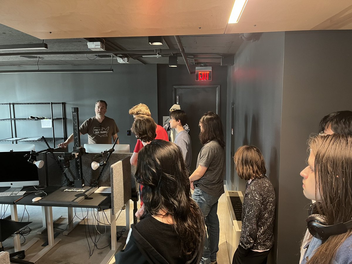 lhsroom308's tweet image. Thanks to Doug Hudson and the Animation Department at @KCArtInstitute for giving us a great tour! #FutureAnimators