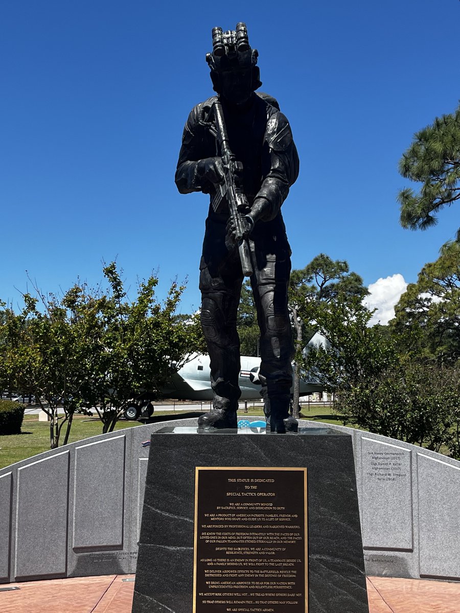 CombatControlFn's tweet photo. @SpecialTactics_ This statue is the #SpecialTacticsOperator monument that represents #CombatControllers, #TACPs, #SpecialReconnaissance, and #Pararescuemen. https://t.co/hwj11EPCEr