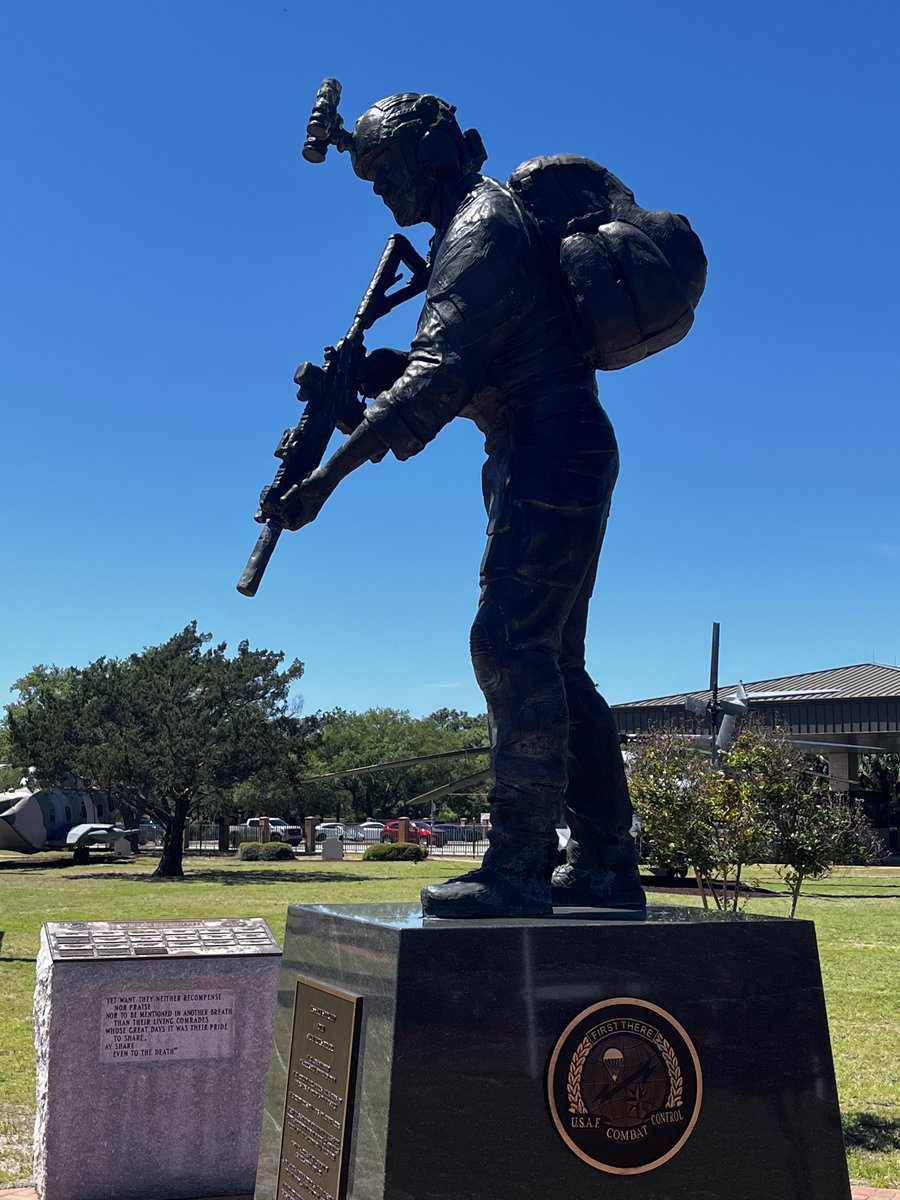 CombatControlFn's tweet photo. @SpecialTactics_ This statue is the #SpecialTacticsOperator monument that represents #CombatControllers, #TACPs, #SpecialReconnaissance, and #Pararescuemen. https://t.co/hwj11EPCEr