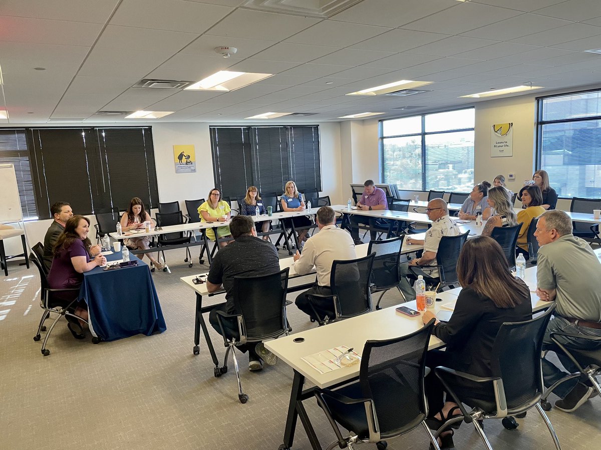 GilbertAZMayor's tweet photo. At this months Gilbert Chamber Business Round Table we had an Industry Focus of Retail/Wholesale. These attendees discussed current trends, doing business in #GilbertAZ &amp; Arizona, how to learn from/assist each other and social media! 

#GilbertTogether
#GilbertHUUB https://t.co/xC1GYKLMad