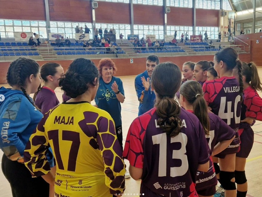 ERCGuissona's tweet photo. ⚽️🏀Volem donar les gràcies a l'@acleguissona  per la conversa distesa que vam tenir, i per les aportacions fetes.

👉L'ACLE no sols és esport, sinó que és un recurs d'inclusió, equitat i socialització per a tots els infants. #esport #escribimelfutur https://t.co/lARKgQLujx