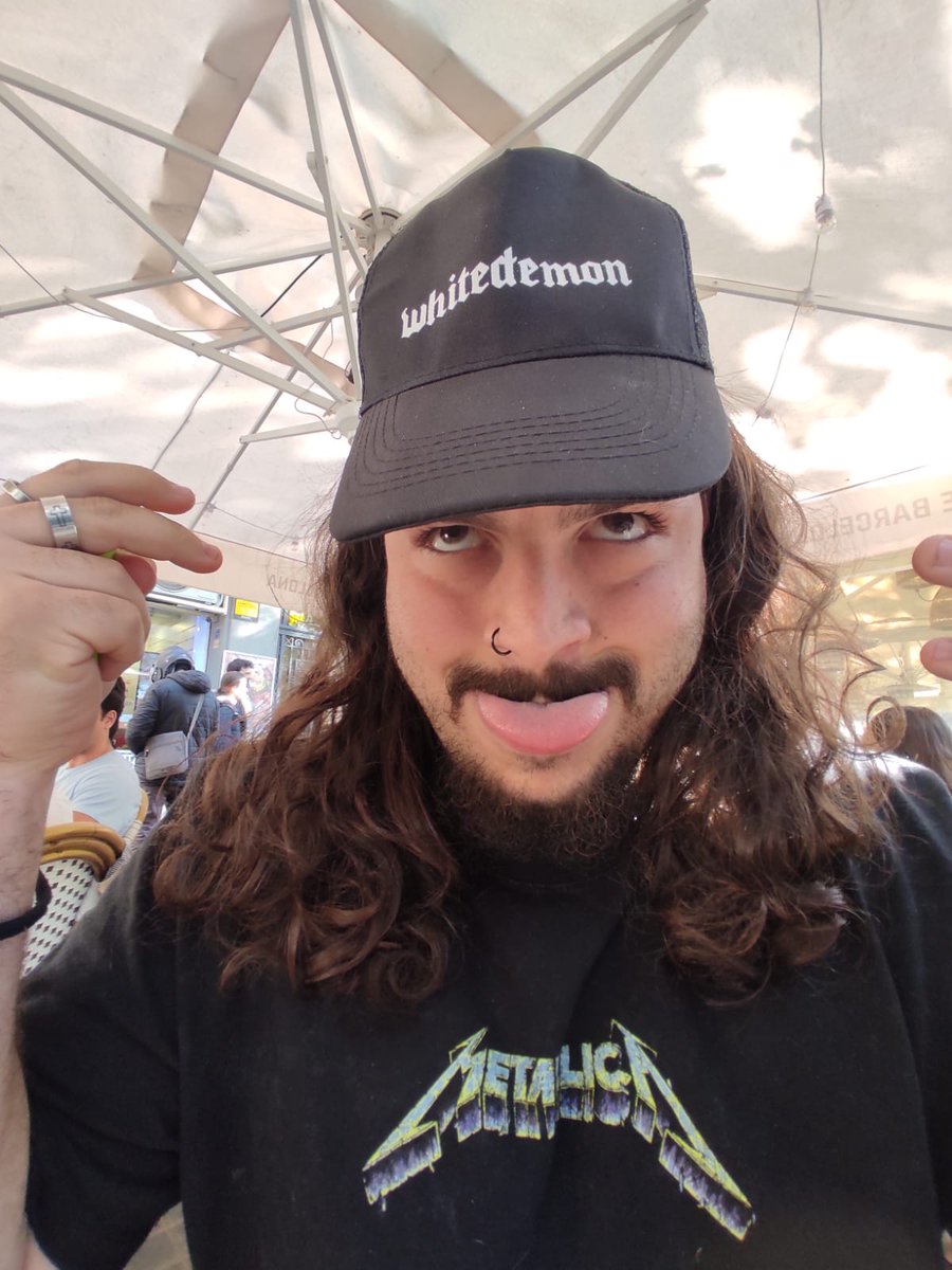 whitedemonofc's tweet photo. ¿Cómo están los máquinas, lo primero de todo?

Lo segundo, ¡¡tenemos las primeras gorras oficiales de whitedemon!! https://t.co/XWBYMmkFXo