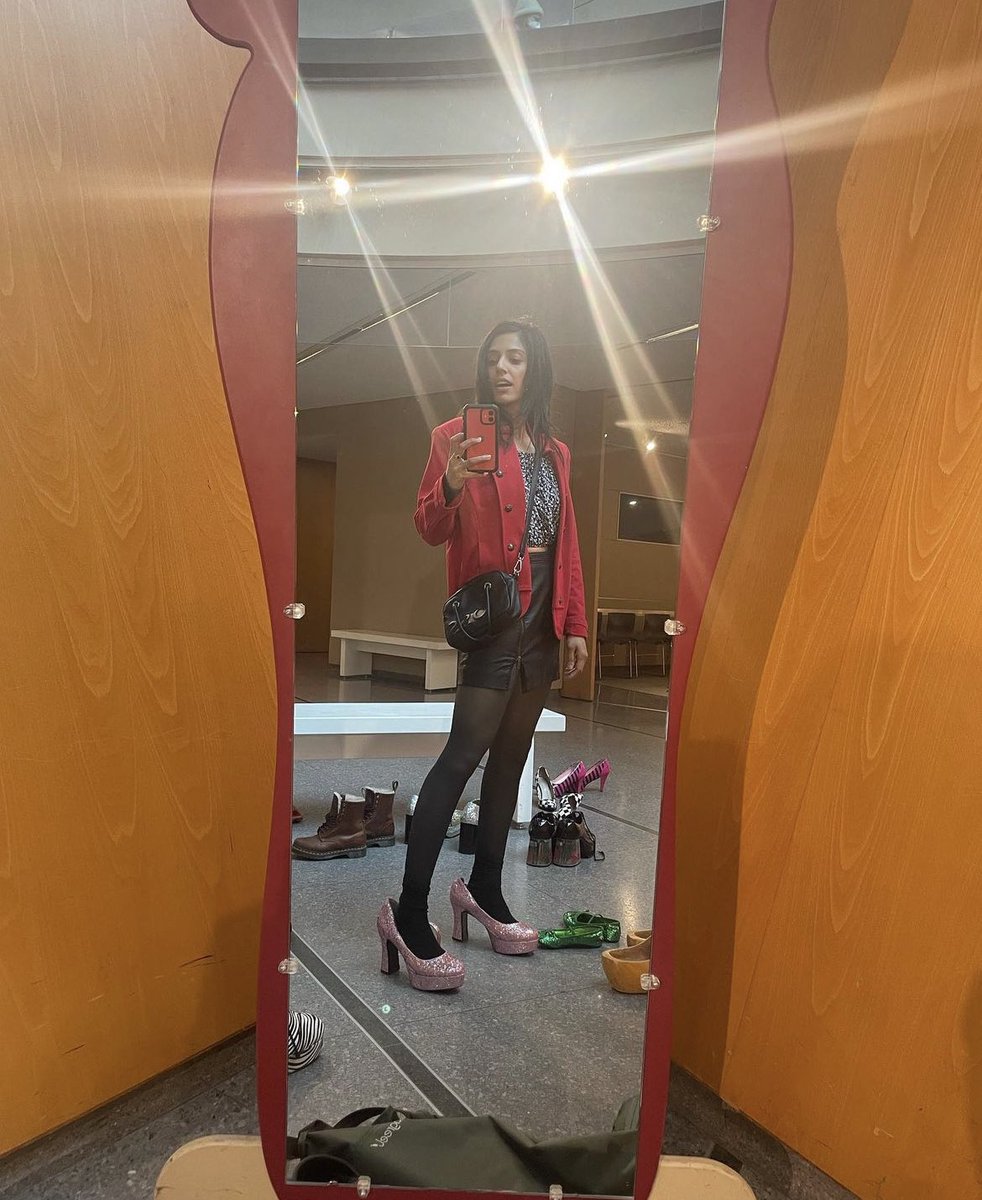 yurialbertos's tweet photo. our favorite couple @DavidCastanedaJ @Ritu_Arya_ at the bata shoe museum in toronto 🫶🏼 (April, 2023) https://t.co/OwNJkSVxMQ