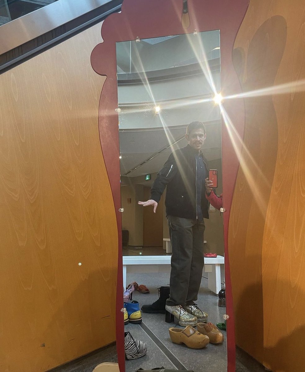 yurialbertos's tweet photo. our favorite couple @DavidCastanedaJ @Ritu_Arya_ at the bata shoe museum in toronto 🫶🏼 (April, 2023) https://t.co/OwNJkSVxMQ