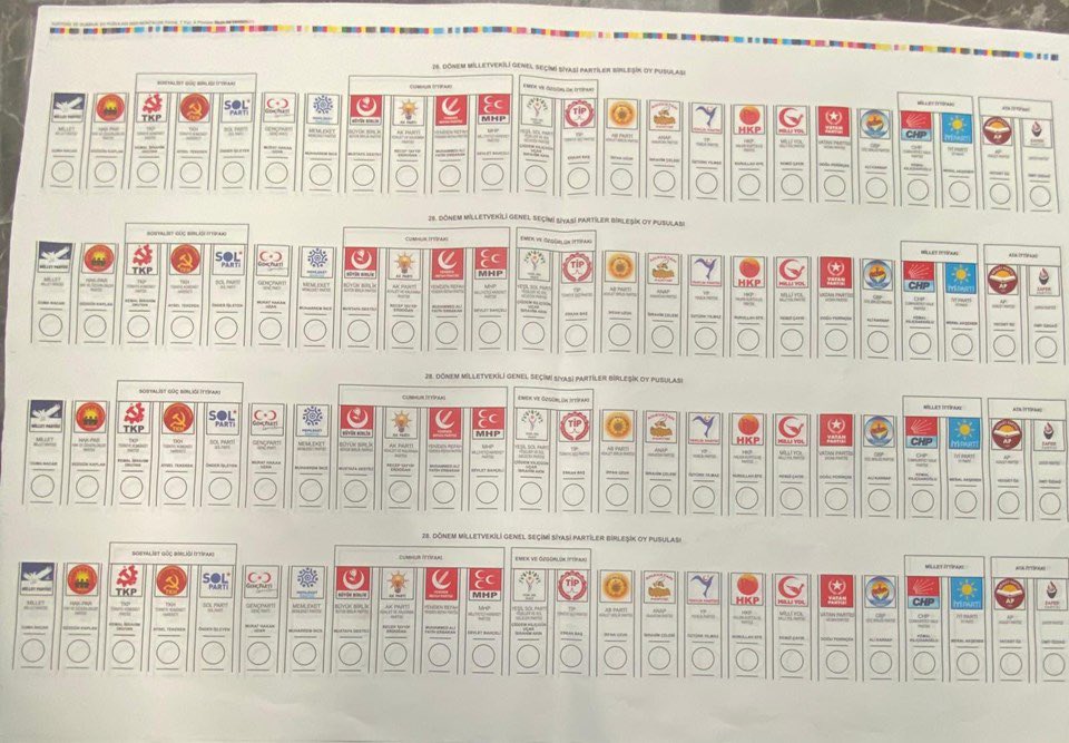pusholder's tweet photo. 14 Mayıs seçimlerinde kullanılacak oy pusulası 1 metre uzunluğunda. (AA) https://t.co/Q6LWiIhynS
