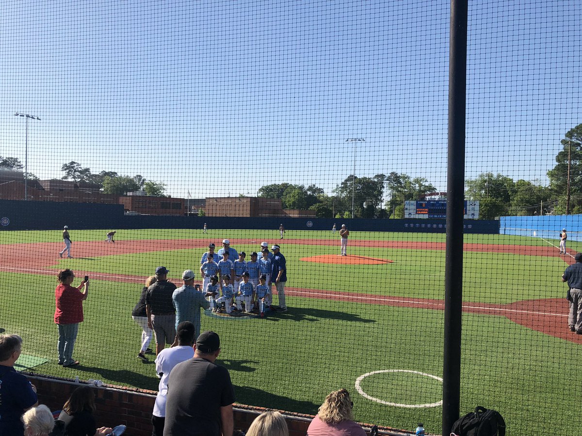 y2kgbmike's tweet photo. @TheBigHurt_35 the Lions were guest of CHS Baseball today https://t.co/1oDFftxHPk