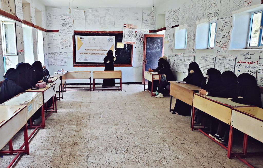 SFDYemen's tweet photo. حققت الأيام الأولى لتنفيذ مشروع محو الامية الالكترونية المالية #EFLP خلال حملة التوعية والتدريب الوصول الى ما يزيد عن 250 مستفيد في بعض قرى اب وحجة، والذين أظهروا تفاعلا واضحا بسبب توفير الخدمة للوقت والجهد والتكلفة والأمان وربطهم ب #الشمول_المالي.

#YemenCantWait  #Yemen https://t.co/zVE3l39VcR
