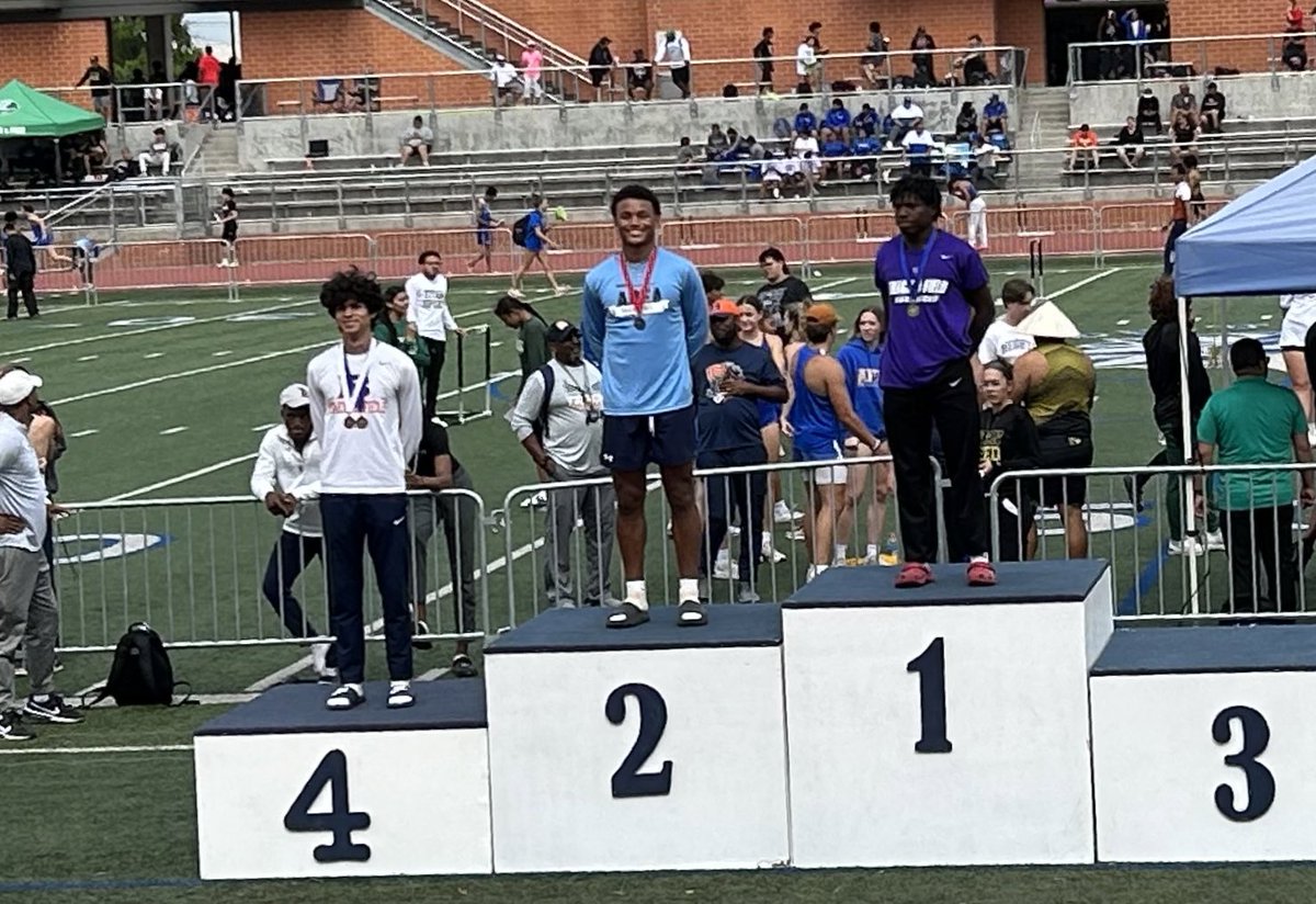 Headed to Regionals for triple jump! 45’ 7.5” @CTJFootball @CTJohnsonTandF @mchugh_troy