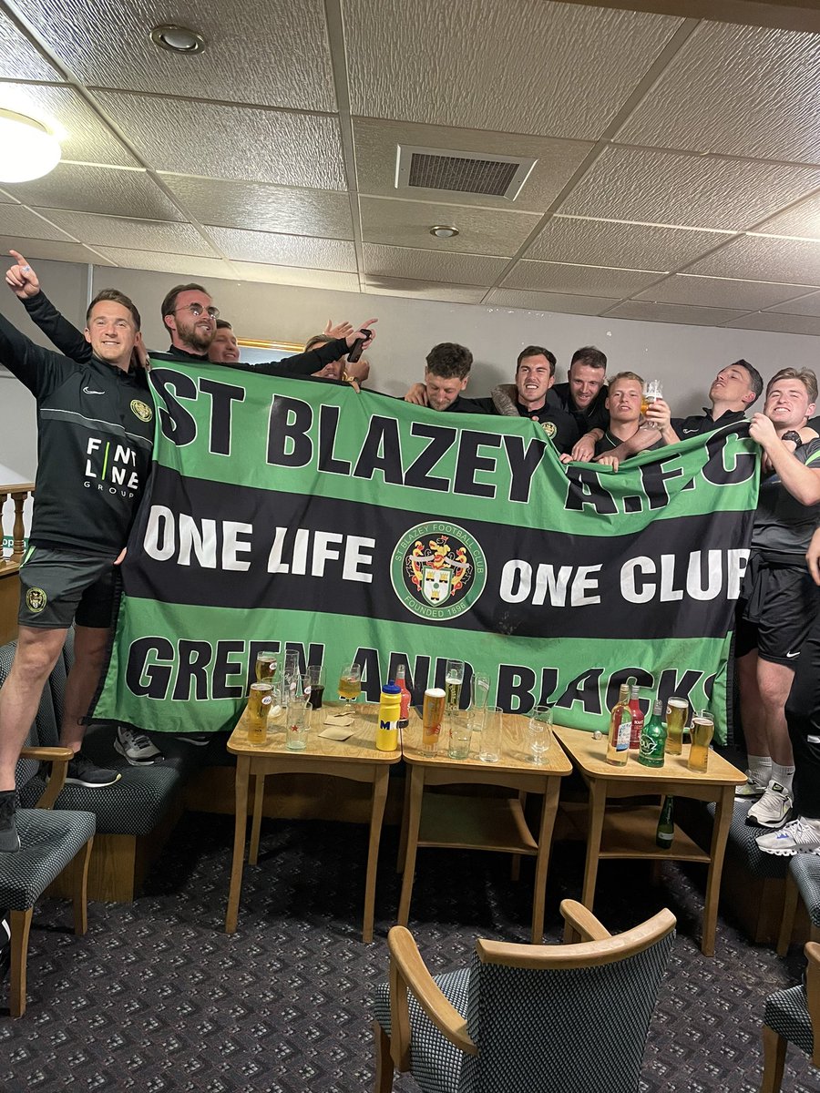 Green and black, always!

💚🖤