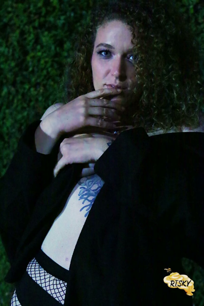 B_riskymedia's tweet photo. 🐝 Risky media
#Brisky
get wild !!
🐝 model :
@janeSmoky
#model #fansgirls
#creators #oftv #onlyfanstv #contentcreator #bdsm #taboo #content #collab #LABASED https://t.co/D8v1xhT17e