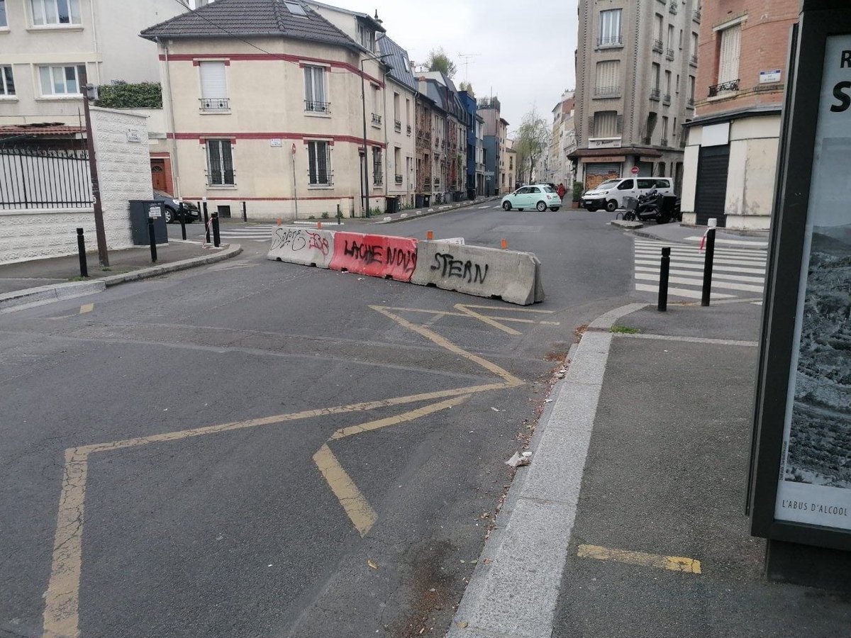PierMontreuil's tweet image. Les barrières en béton n'auront pas tenu face à la colère légitime des riverains.
Un sage retour à la raison à partir de vendredi...
Espérons désormais une concertation réelle et une coopération intelligente avec les villes voisines.