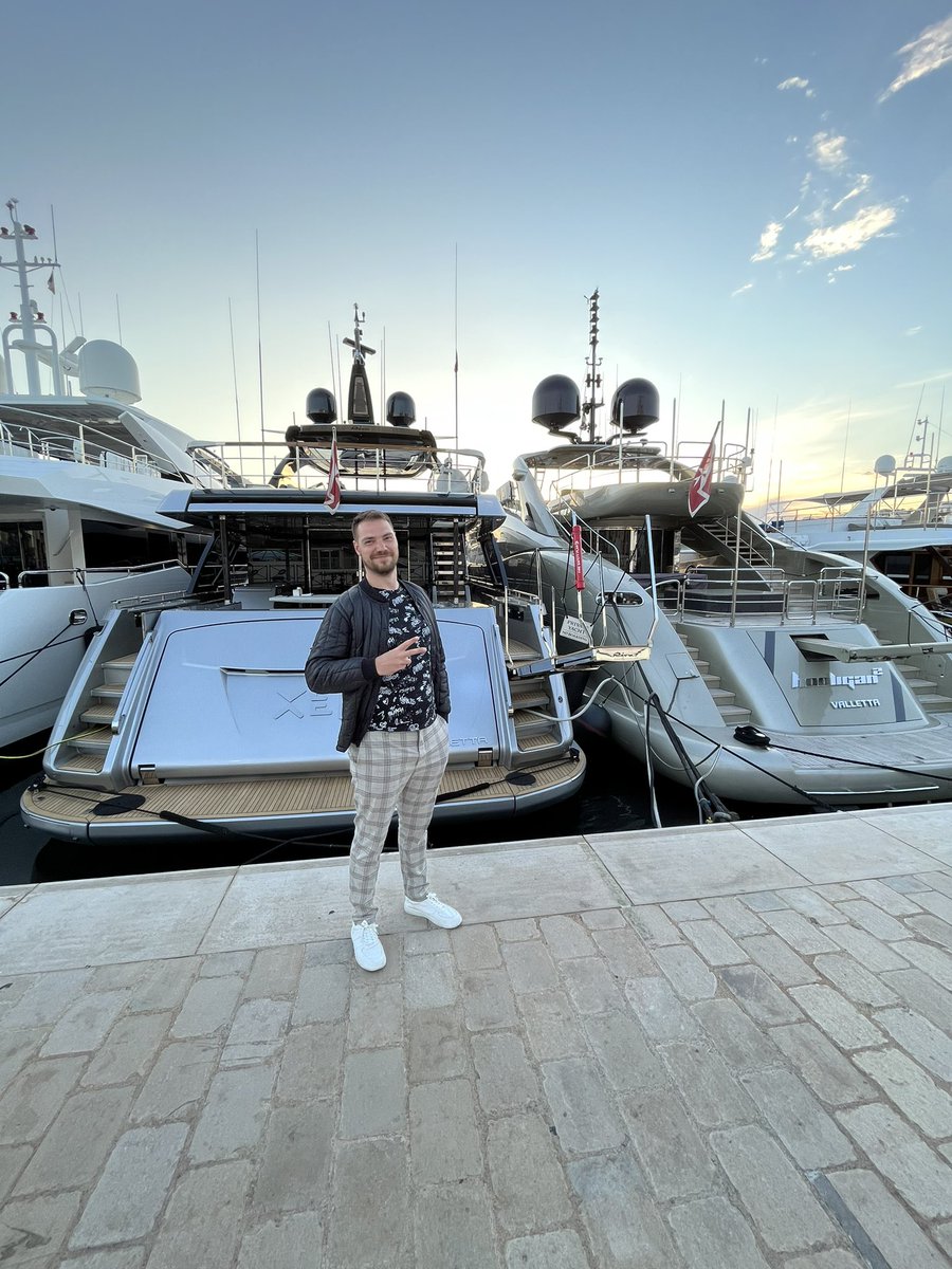HristomirMitsov's tweet photo. merci beaucoup Cannes🌅 #Cannes #France #CANNESERIES #CannesFilmFestival https://t.co/1YdNaRKhkK