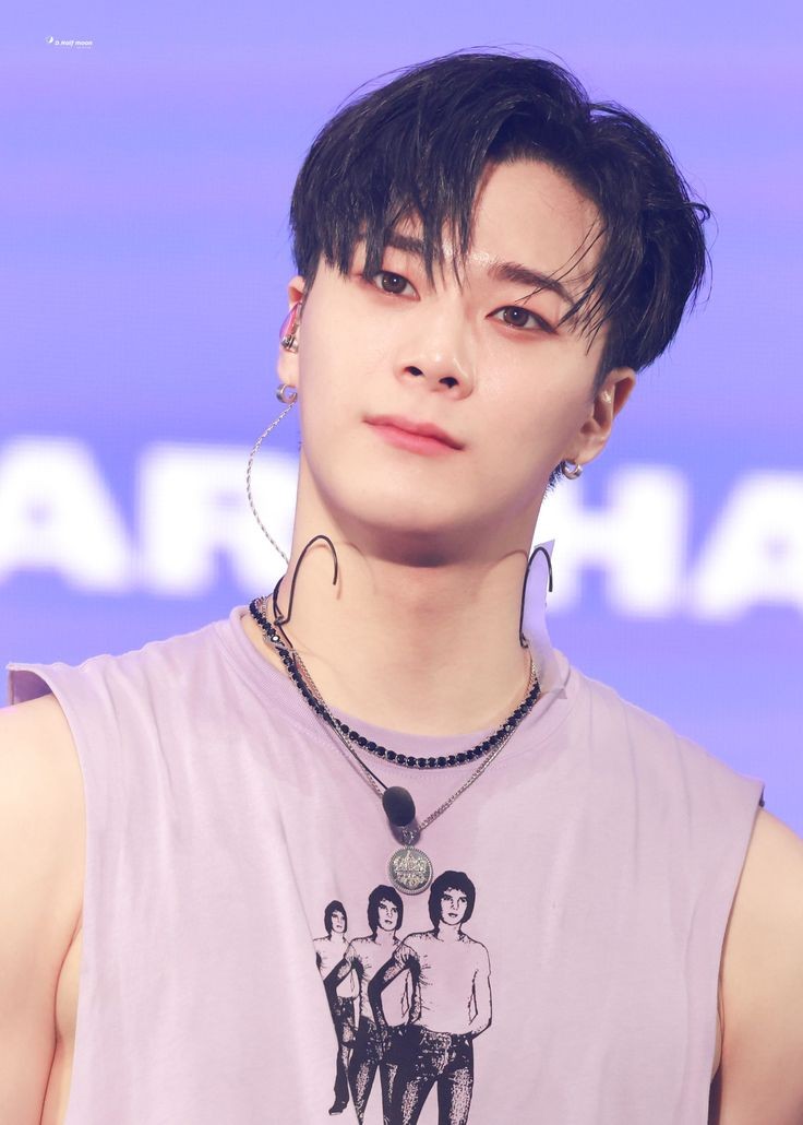 خستہ از شعر و شعار و ادب و قافیہ ام
             یڪ ڪمے فحش دلم خواست بہ دنیا بدهم

Rest in peace
#MOONBIN
 Astro