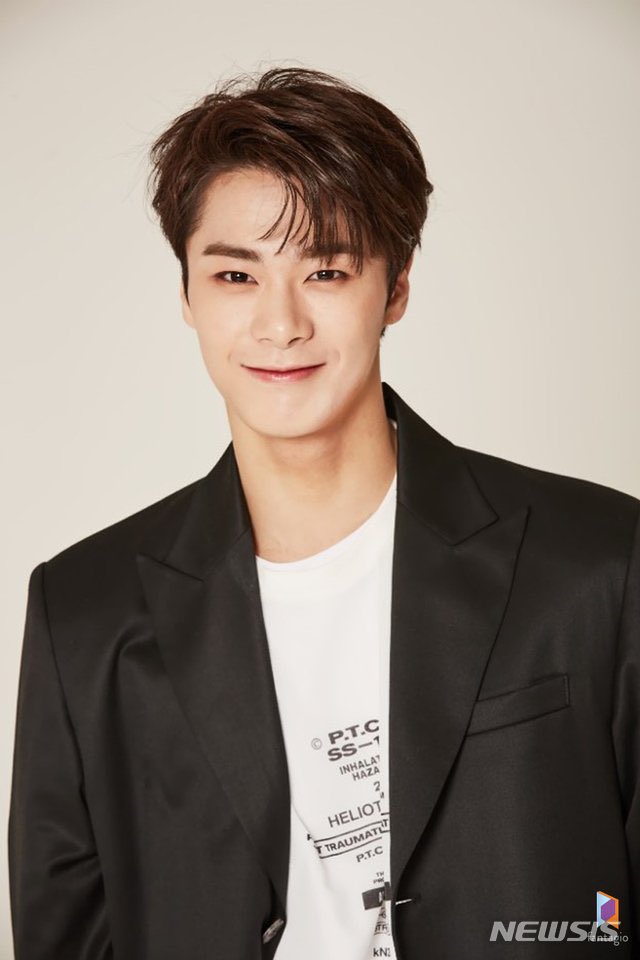 Chupacupp's tweet photo. sempet pernah jadi aroha pas awal awal astro debut , dan sumpah inii w nangis mbin😭 kaya hah?ini bener?ga kan? sampe mastiin bolak balik ig tw:’ dan ternyata bener ya mbin:(((( https://t.co/wRyMN6bzZV
