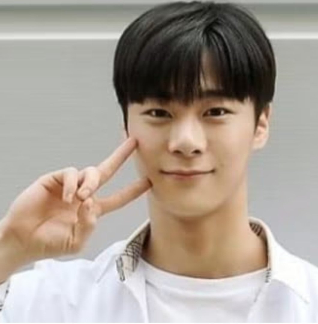 Divine disability (Dd) (@mberduque72) on Twitter photo Deja atrás todos estos años de duro trabajo 🥺 y descansa en paz 🙏 #astro #moonbin te añoraré Deja atrás todos estos años de duro trabajo 🥺 y descansa en paz 🙏 #astro #moonbin te añoraré