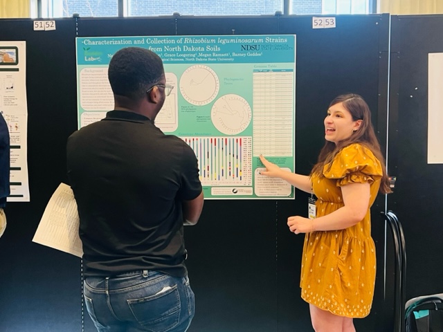 BarneyGeddes's tweet photo. Great job to our labs students presenting at @NDSU Student Research Day yesterday. Grad student Maryam gave a great talk and students @taniagoyal9875, Gayathri and Amanda and UGs Mia and Natalie presented posters. Congrats to Mia, Natalie and Amanda for winning awards!! https://t.co/V7YeDIrSXo