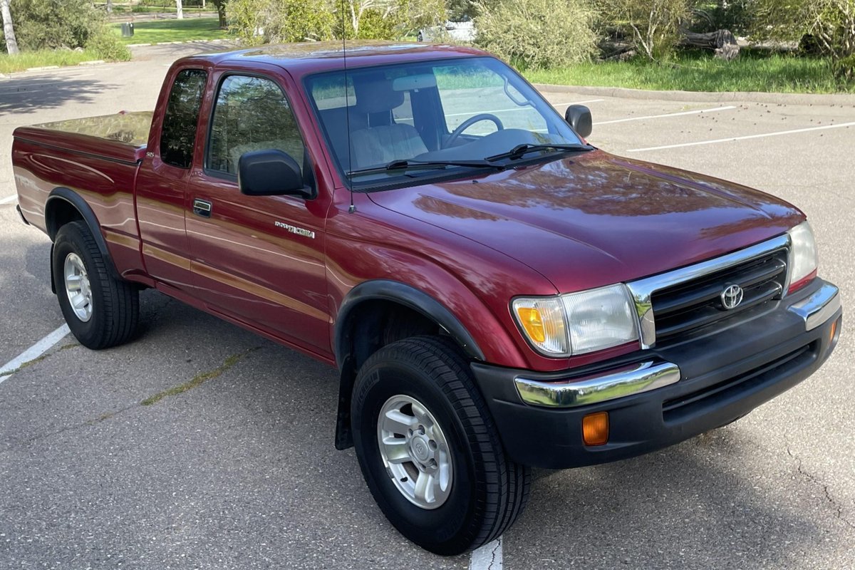 2000 Toyota Tacoma Base - Regular Cab Pickup 2.7L 4x4 Manual, image size:1200x800