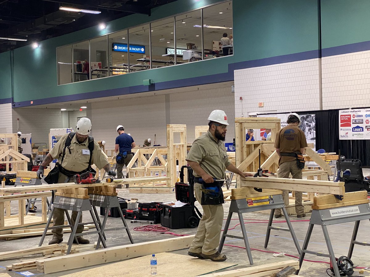 KarenBoyles1's tweet photo. Great day in Greensboro watching students from all over NC demonstrate what they have learned in CTE classes in the SkillsUSA state competitions! @SkillsUSA @SkillsUSAnc @CTEforNC https://t.co/dj9GNYo4KJ