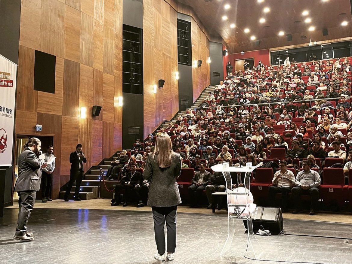 Ocak 2023’de

Fatih Belediyesi tarafından gerçekleştirilen ve gençlere dijital alanda kariyer fırsatı sunan Üretken Fatih Girişimcilik Programı Belediye Başkanımız Ergün Tıran Bey’in katılımlarıyla düzenlenen tanıtım etkinliğiyle başladı.