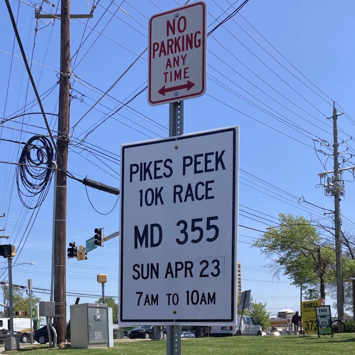 ⚠️🏃‍♀️🏃🏃‍♂️🚧 @MCRRC Pike's Peek 10K this Sunday closing lanes on MD-355 (Rockville Pike/Hungerford Drive/Frederick Road) between Pike & Rose (North Bethesda) & Redland Rd (King Farm/Shady Grove Metro area). Good luck to the runners & volunteers! #MDTraffic PikesPeek10K.org/Race/MCRRCPike…