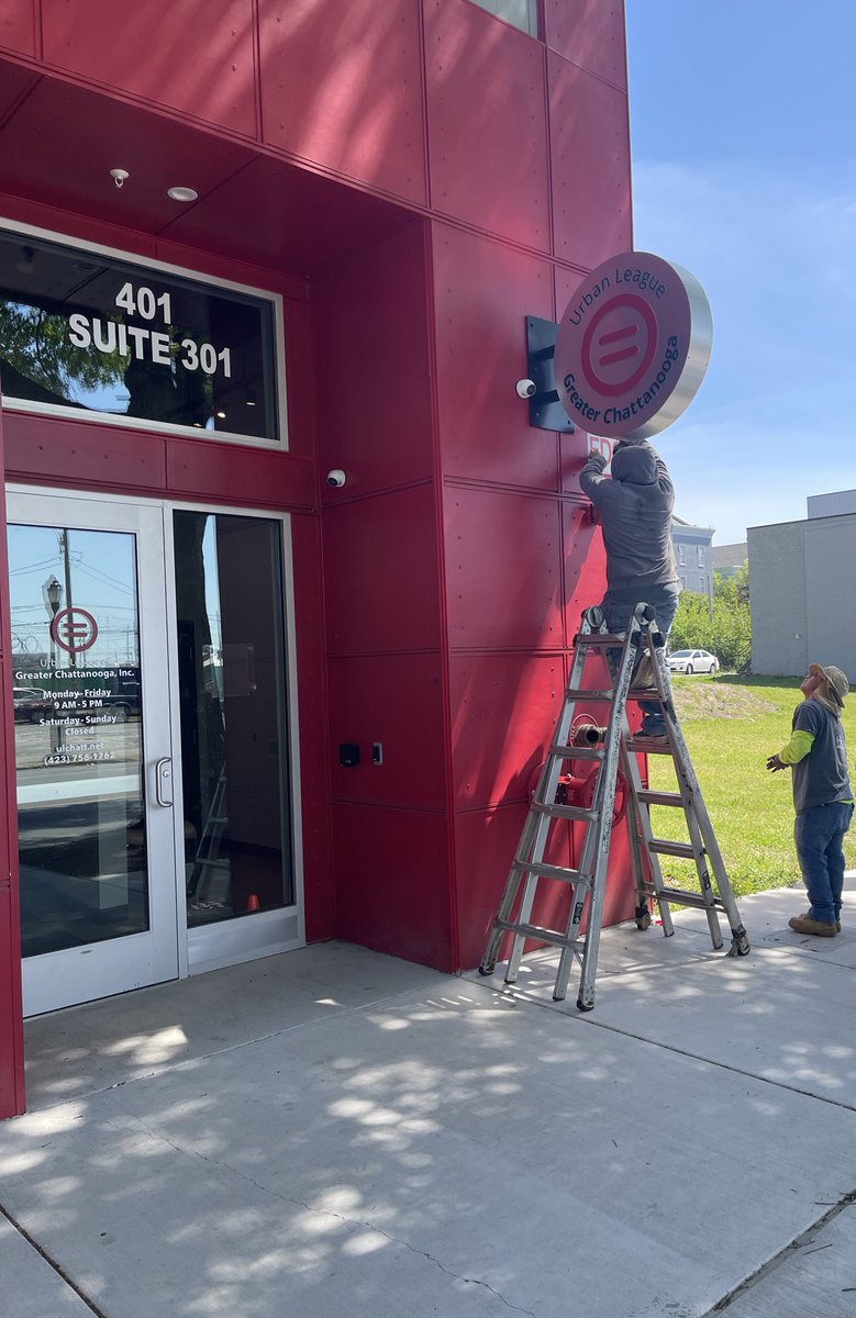 UrbanLeagueCHA's tweet photo. Yay!!! We finally have our Urban League signage up! We were delayed due to #Covid, supply chain issues and permit delays. โค๏ธ๐๐พ
#Chattanooga #urbanleague #ULMovement https://t.co/Fyh336wtmA
