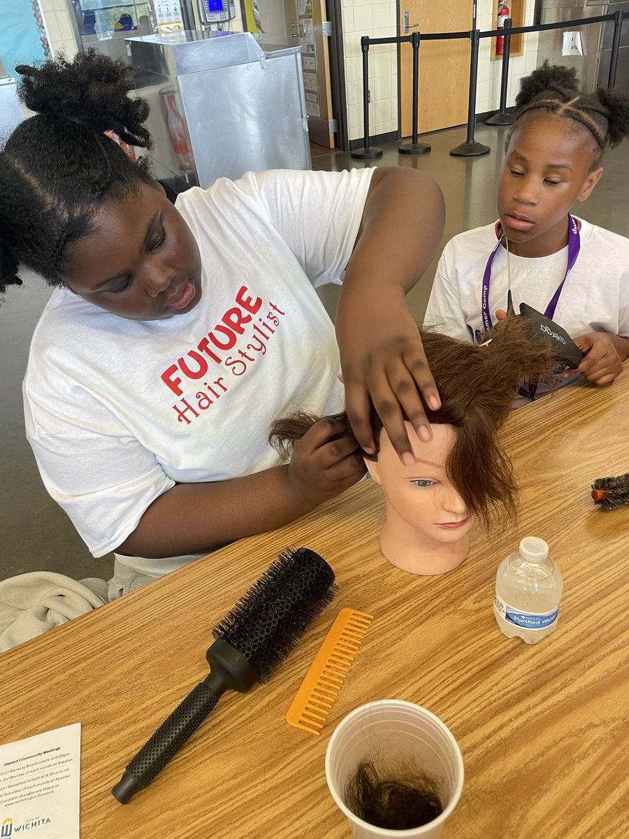 FalconioTara's tweet photo. Mueller Aerospace and Engineering Discovery Magnet hosting AVID Career Day preparing ALL students for college and CAREER readiness! #WPSAVID #WPSProud #AVID4Possibility https://t.co/Oc78uVKj6D